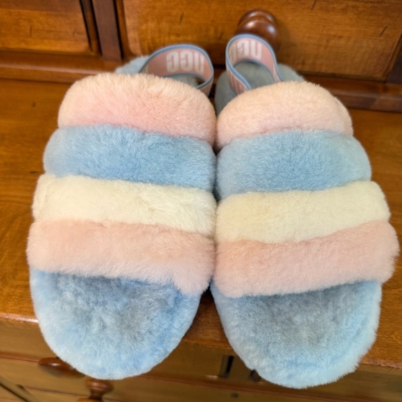 UGG  Fluffy  Slippers Yeah Slide pink, blue white stripe sandals berrylicious - Picture 2 of 10